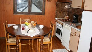 Kaffetrakter/tekoker, kjøleskap, mikrobølgeovn og ovn