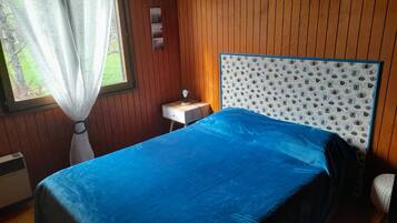 3 habitaciones, tabla de planchar con plancha y cuna de viaje