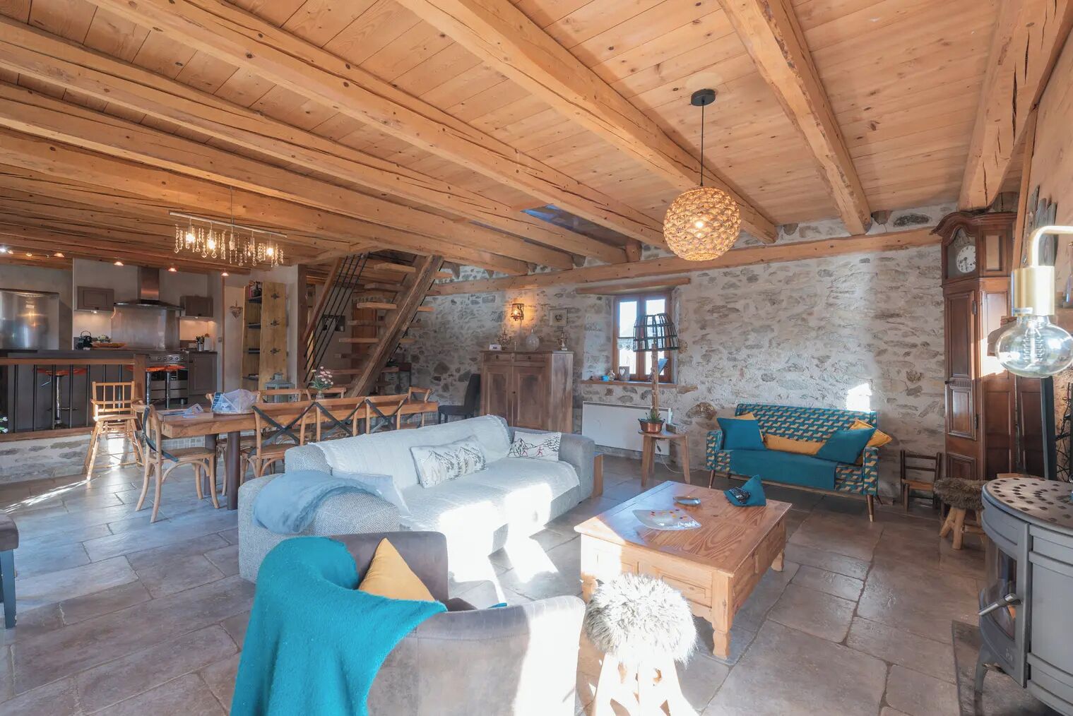 Smart TV, fireplace, DVD player, books
