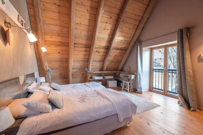 4 soverom, skrivebord, strykejern/-brett og wi-fi (inkludert)