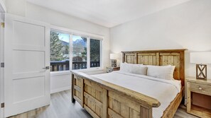 3 bedrooms, iron/ironing board, free WiFi, bed sheets - Brand New Canmore townhome (Canmore)