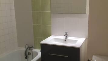 Baignoire, papier toilette