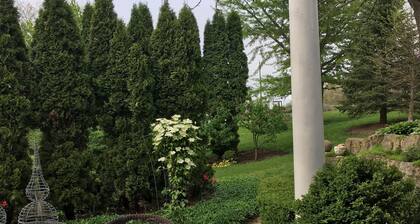 Discover Elizabeth charm, just a quick 27-min drive away from Mississippi River