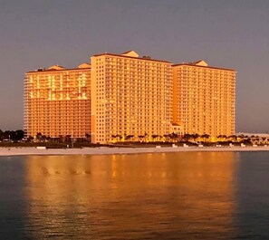 Exterior - Beachfront 3-bedroom condo, steps to Pier Park and Panama City Beaches (Panama City Beach)