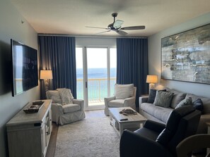 Smart-TV, DVD-Player, Bücher, Videothek