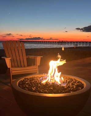 Property grounds - Beachfront 3-bedroom condo, steps to Pier Park and Panama City Beaches (Panama City Beach)