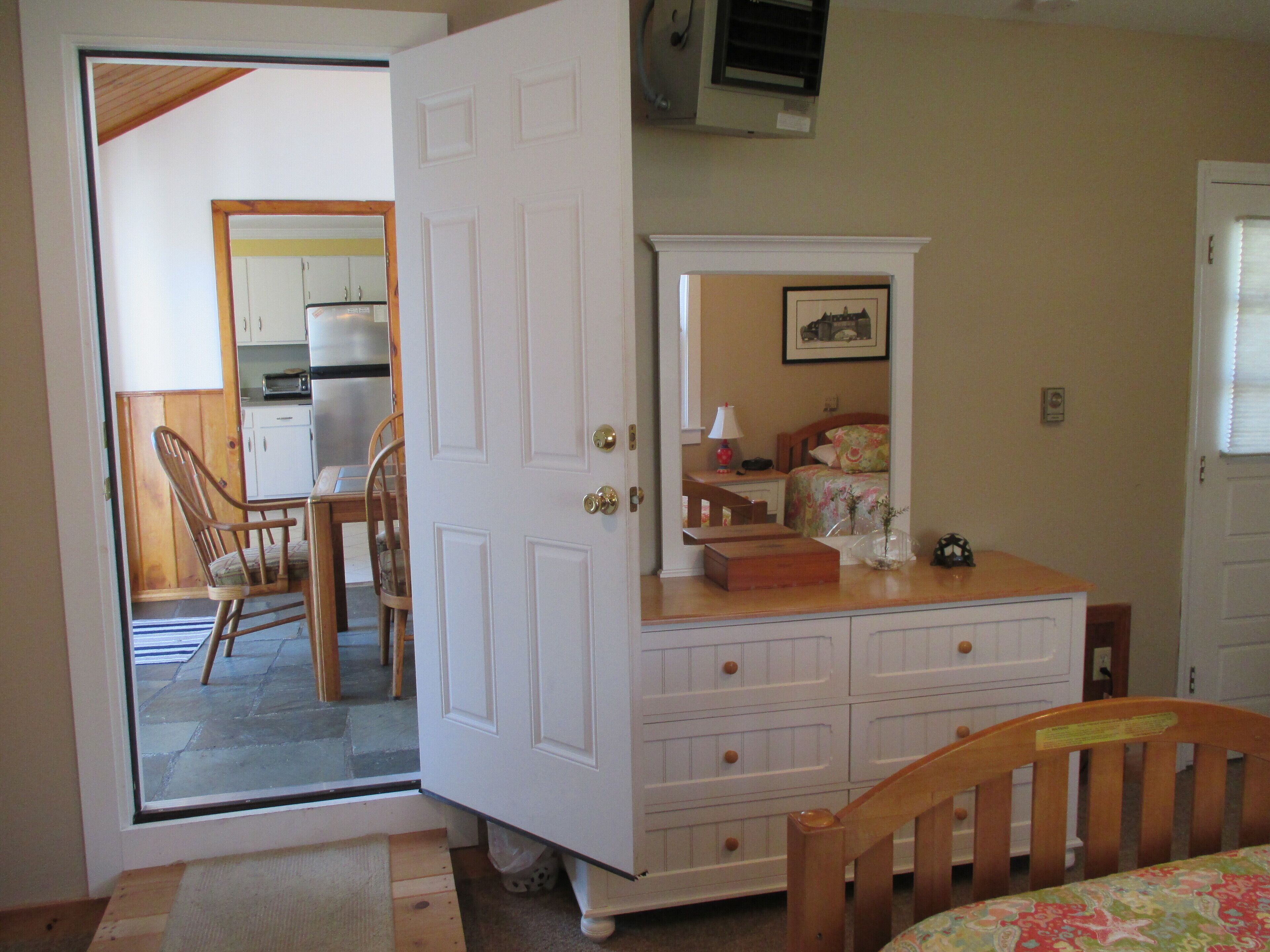 3 chambres, fer et planche à repasser, Wi-Fi, draps fournis