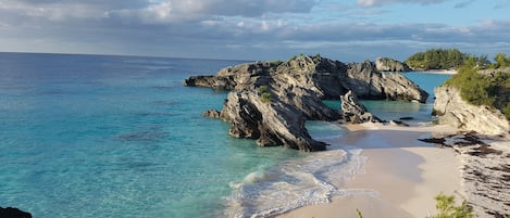 Beach nearby, sun-loungers, beach towels