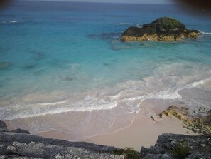 Beach nearby, sun-loungers, beach towels - Amazing Property Close To Beaches/Golf Course/Railway Trails (Warwick)