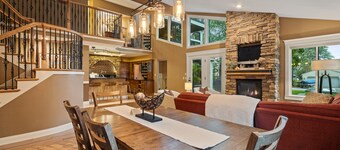 Lovely, spacious home near Holland State Park, Lake MI