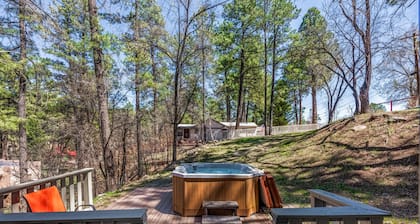 RELAX Mid-town On River! AMAZING loc - Opt HOT TUB