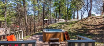 RELAX Mid-town On River! AMAZING loc - Opt HOT TUB