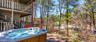 RELAX Mid-town On River! AMAZING loc - Opt HOT TUB