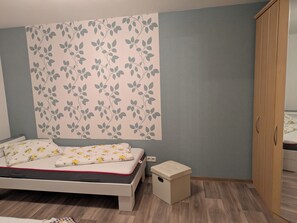 2 bedrooms, iron/ironing board, WiFi, bed sheets