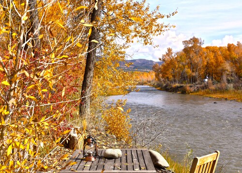 The Grove Yurt is on the North Fork River with outdoor kitchen 2 miles to Paonia