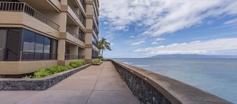 Oceanfront, adjacent to North Ka'anapali Beach, Central A/C! Newly reduced rates