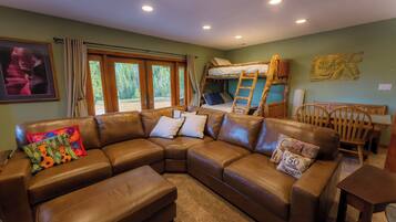 Smart TV, fireplace, DVD player, table tennis