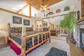 2 bedrooms, desk, iron/ironing board, free WiFi - Quiet 4 Acres, Gym,Theater, Grill,  & WILDLIFE! Sleeps 6 IN LUXURY!
Lic NCD0335 (Estes Park)