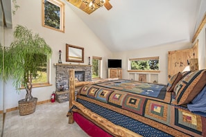 4 bedrooms, desk, iron/ironing board, free WiFi - Quiet 4 Acres, Gym,Theater, Grill,  & WILDLIFE! Sleeps 6 IN LUXURY!
Lic 0335 (Estes Park)