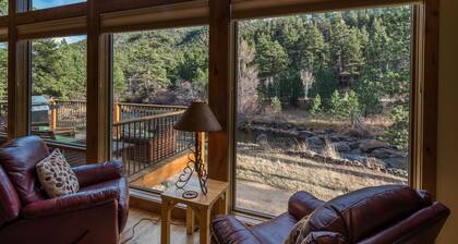 Prime River Frontage with Divide Views, AC, fishing, deck,.5 mi EP& 2mi to RMNP