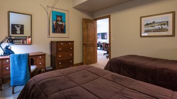 3 bedrooms, iron/ironing board, travel cot, free WiFi