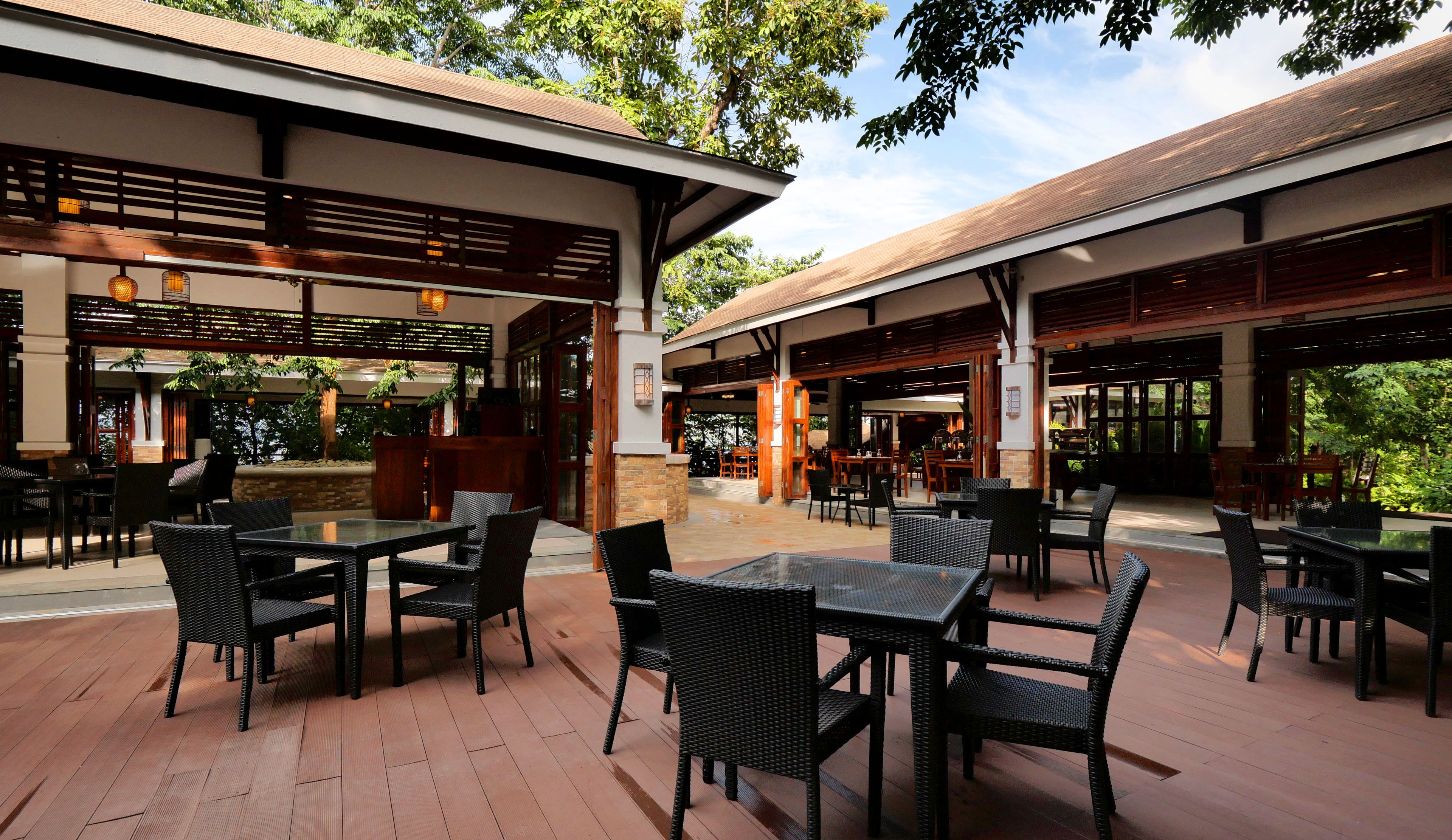 2 restoran, sarapan dihidangkan, masakan tempatan dan antarabangsa 