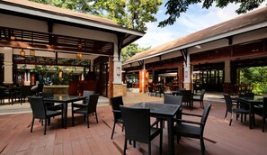 2 restaurants, breakfast, lunch served; local and international cuisine  - Sunlight Eco Tourism Island Resort (Naglayan Island)