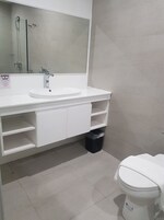 シャワー、バスアメニティ (無料)、タオル