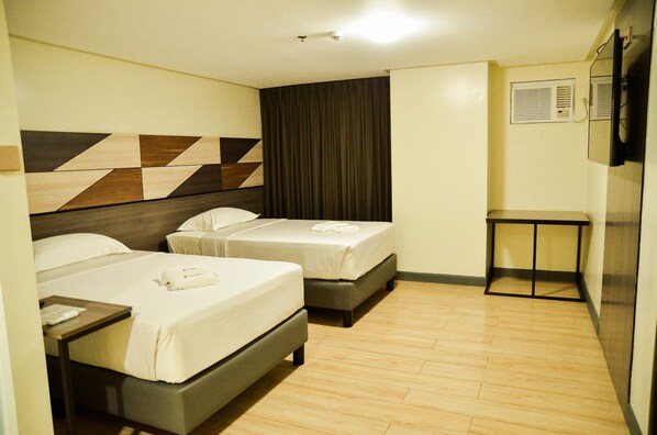 Deluxe Room | Desk, free WiFi, bed sheets - Travelite Hotel Legarda (Baguio)