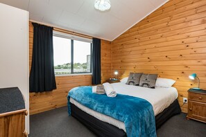 Stuga | 2 sovrum, Select Comfort-madrasser och individuell inredning