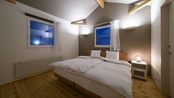 2 Bedroom+1 Studio Bedroom, Deluxe cottage (For Multiple nights stay) | 3 bedrooms, down comforters, desk, soundproofing