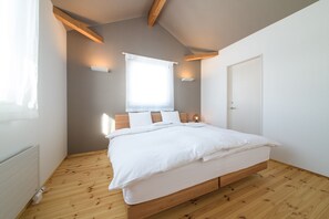 2 Bedroom+1 Studio Bedroom, Deluxe cottage (For Multiple nights stay) | 3 bedrooms, down duvets, desk, soundproofing - Niseko Highland Cottages (Niseko)