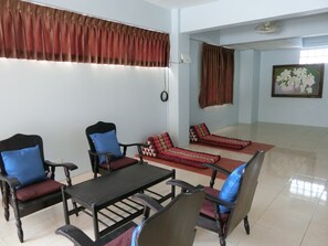 Área de estar no saguão