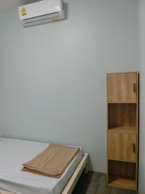 Standard Twin Room with Shared Bathroom