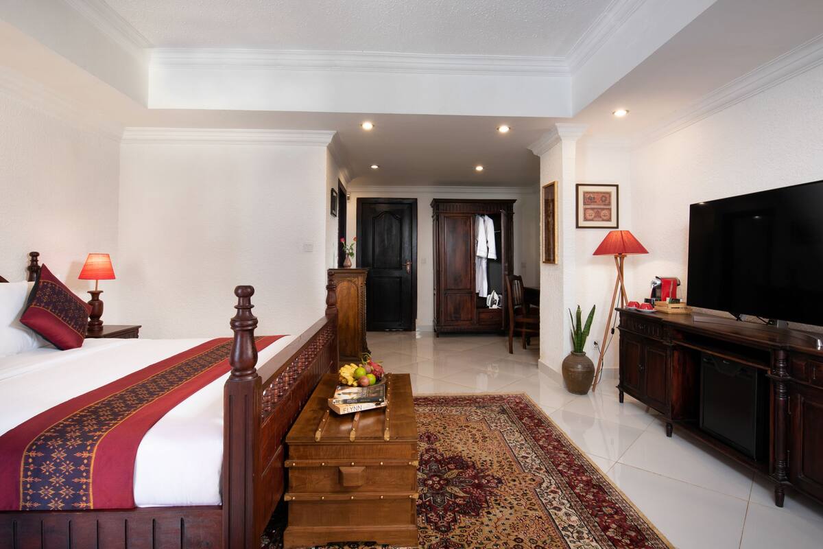 colonial suite -daily afternoon tea | 1 bedroom, premium bedding, pillow-top beds, minibar
