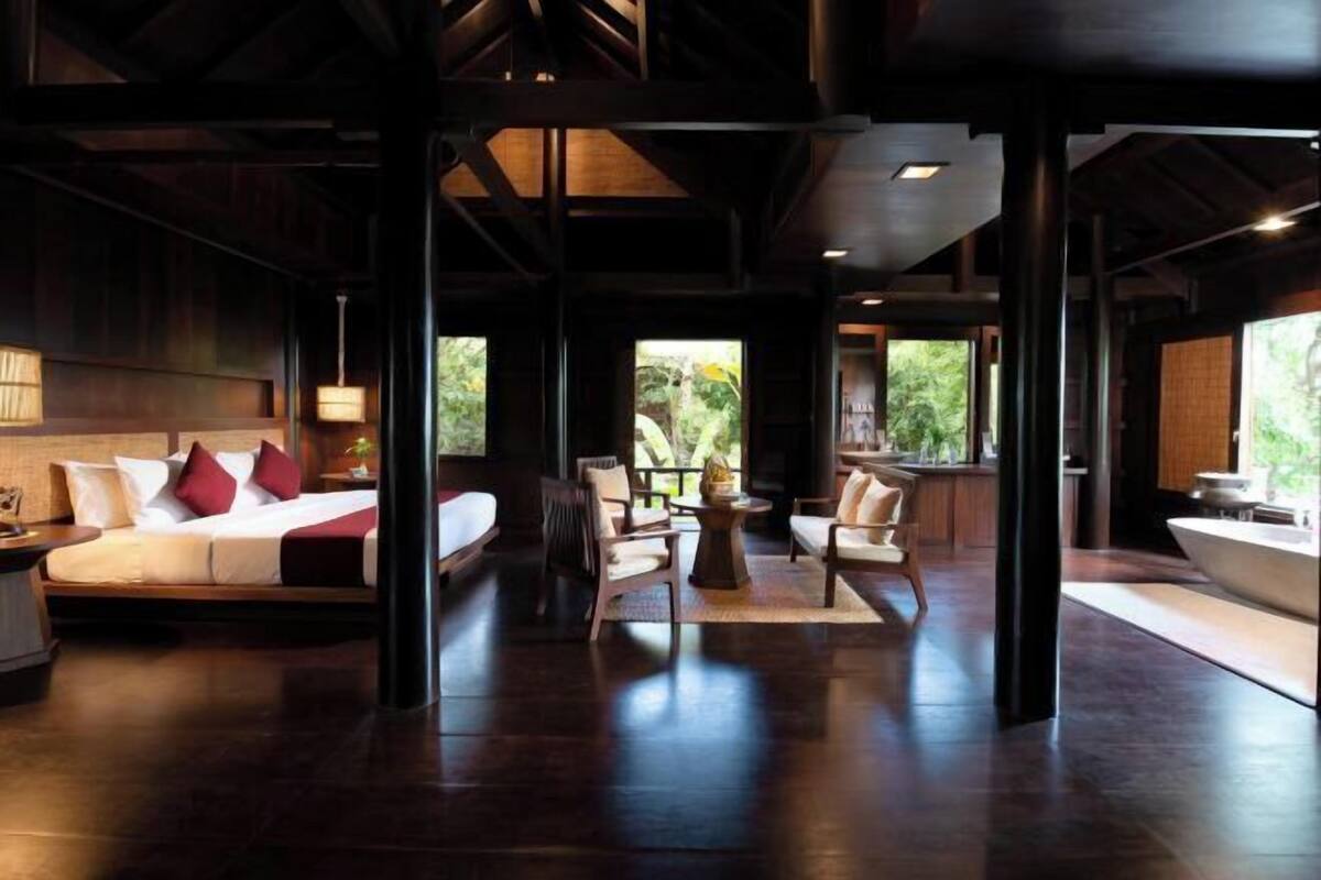Premium bedding, pillow-top beds, minibar, in-room safe