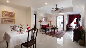 Colonial One-Bedroom Suite -Daily Afternoon Tea | Essbereich im Zimmer