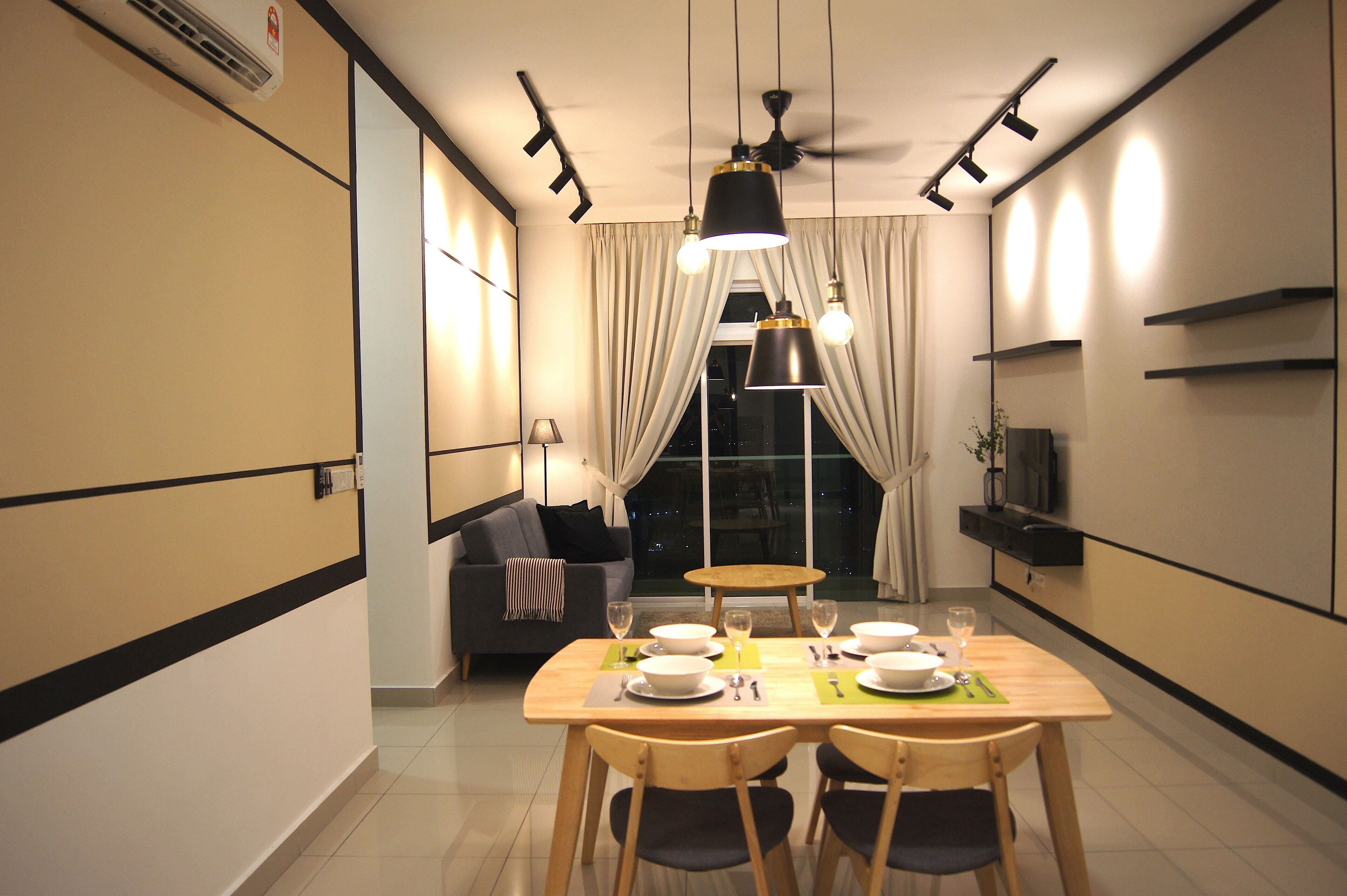 디럭스 스위트, 침실 2개, 시내 전망 | 객실 내 식사 공간