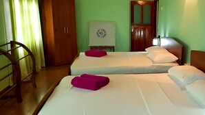 Basic Quadruple Room, 2 Queen Beds, Smoking, Mountain View | Egyptian cotton sheets, premium bedding, blackout drapes - Villa Vas (Unawatuna)