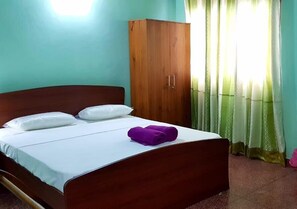Basic Double Room, 1 Queen Bed, Smoking
