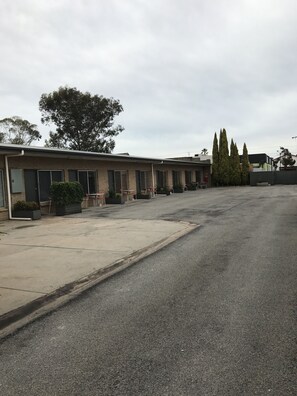 Free self parking - City Centre Motel (Port Pirie)