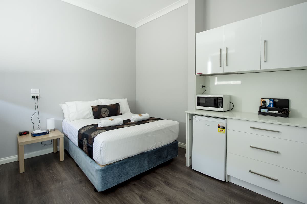 Standard Double Room, 1 Queen Bed, Non Smoking | Iron/ironing board, cribs (surcharge), WiFi (free), bed sheets