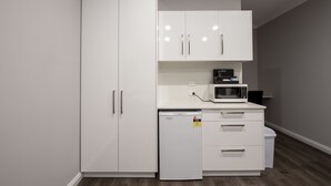 Habitación Deluxe, varias camas, para no fumadores | Área de sala de estar