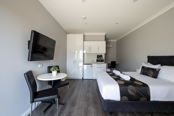 Flachbildfernseher, DVD-Player