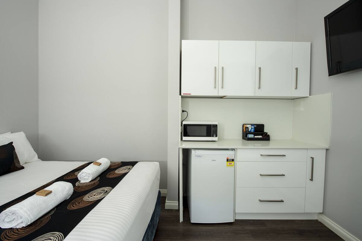 Standard-Doppelzimmer, Mehrere Betten, Nichtraucher | Bügeleisen/Bügelbrett, Babybetten, kostenloses WLAN, Bettwäsche