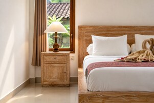 Villa, 1 habitación, piscina privada | Escritorio, tabla de planchar con plancha, camas supletorias