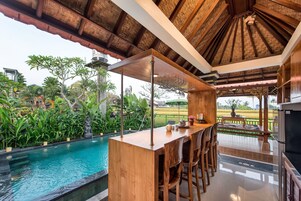 Villa, 2 habitaciones, piscina privada | Servicio de comidas en la habitación