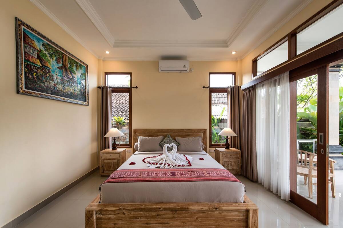 Desk, iron/ironing board, rollaway beds (surcharge), WiFi (free)