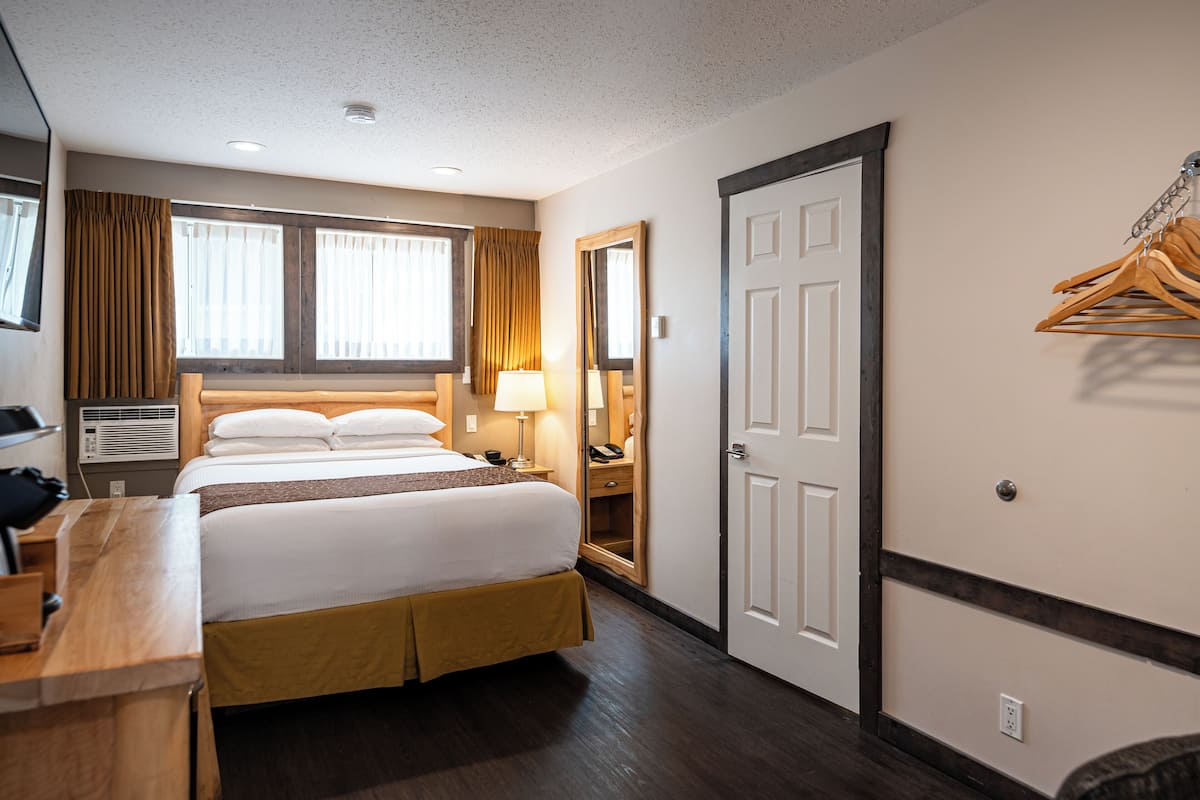 Hypo-allergenic bedding, pillowtop beds, blackout drapes