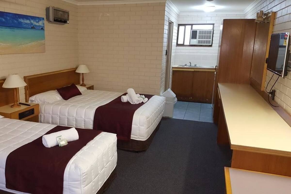 Studio | Iron/ironing board, WiFi (free), bed sheets
